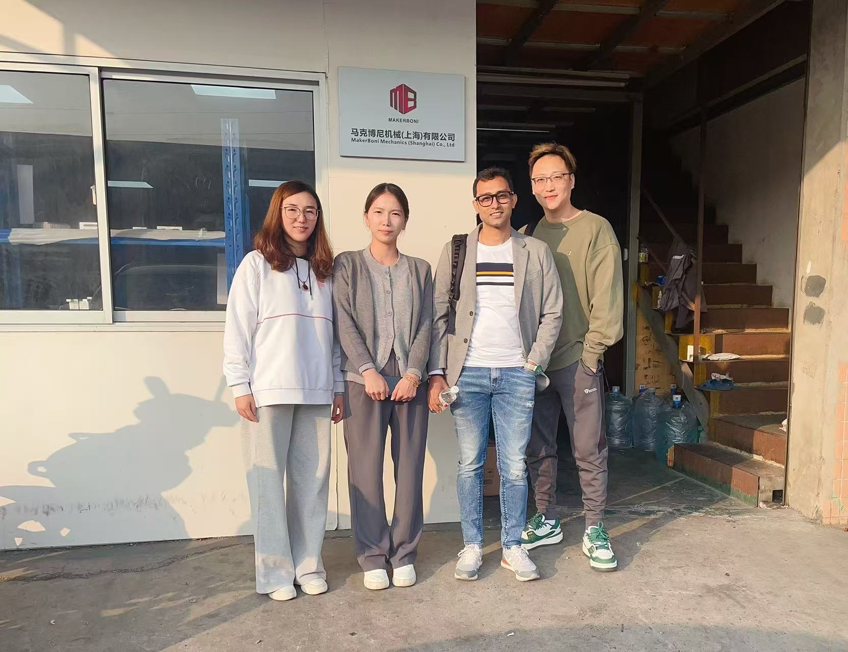 Blog perusahaan terbaru tentang Pemilik Pabrik Vietnam Internasional Mengunjungi MakerBoni untuk Inspeksi di Tempat dan Kerjasama